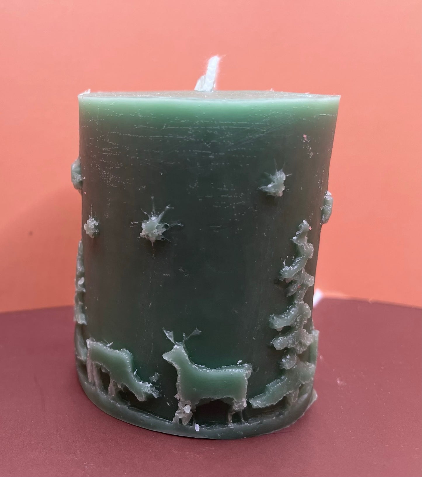 Holiday theme round candle